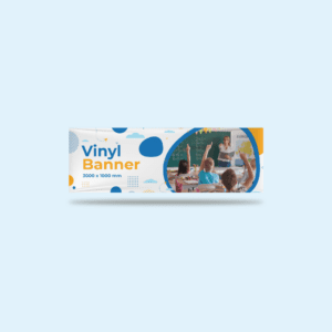 Vinyl banner with a classroom theme, featuring a blue and yellow design, dimensions 3000x1000mm, and an image of students raising hands in class.